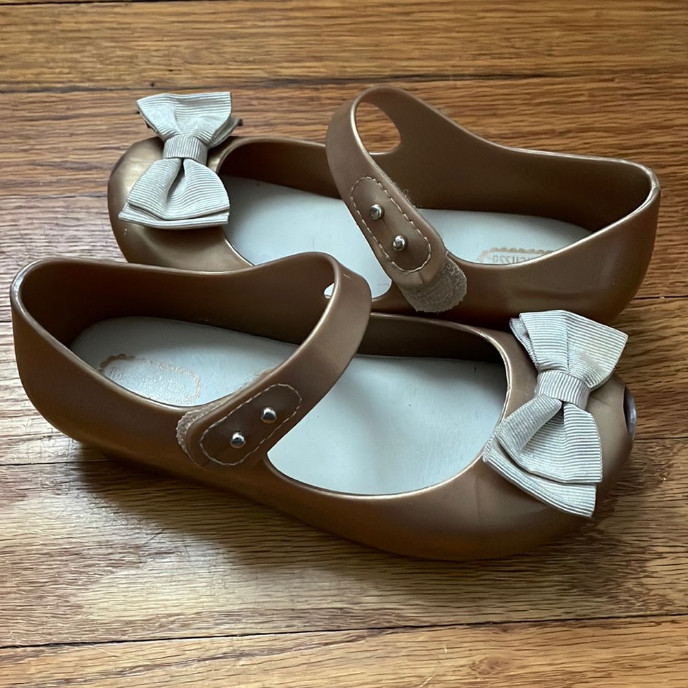 Mini Melissa girls Mary janes gold size 11